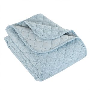 Narzuta dekoracyjna na łóżko pikowana 170×210 jasna niebieska Molly 791276 Narzuta dekoracyjna na łóżko pikowana 170×210 jasna niebieska Molly 791276